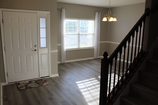 Building Photo - Spacious 5 Bedroom Home in Avon.