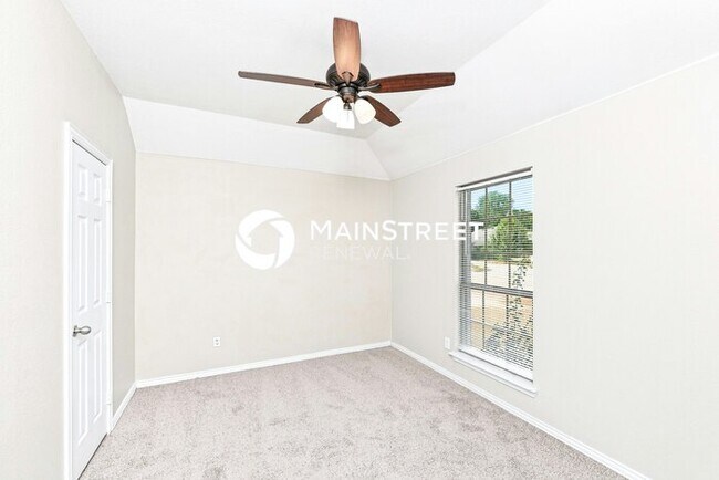 Building Photo - 4 Bedroom Pet-Friendly Home in Dallas, TX with Main Street Renewal