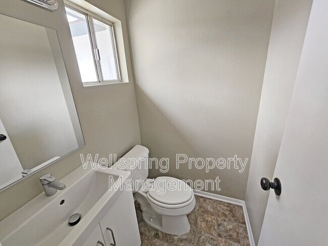 Building Photo - 6552 Valley Ave