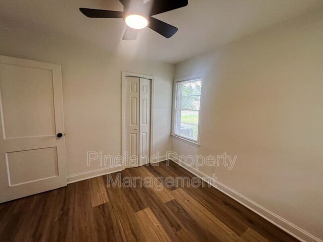 Building Photo - 1009 Martindale Dr