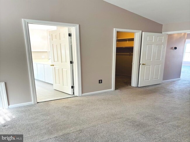 Building Photo - 9 Essex Ct