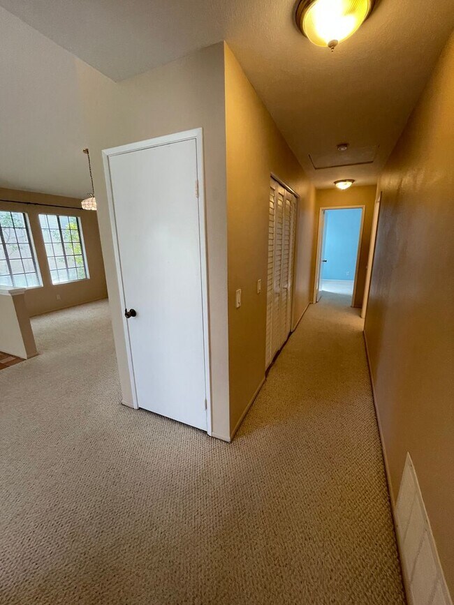 Building Photo - High Country West/Rancho Bernardo, Patio Home.  2/2, 1230 sq. ft..
