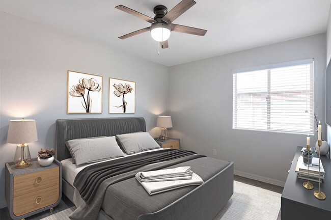 Building Photo - 838 E 9th St