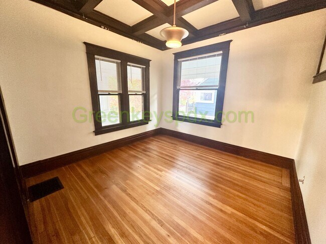 Building Photo - 4727 NE 10th Ave