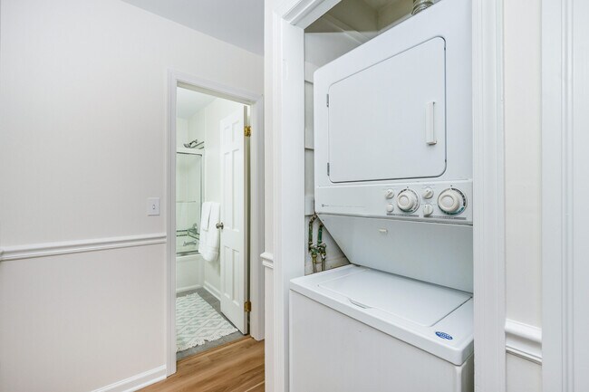 Building Photo - 154 Cold Spring Rd