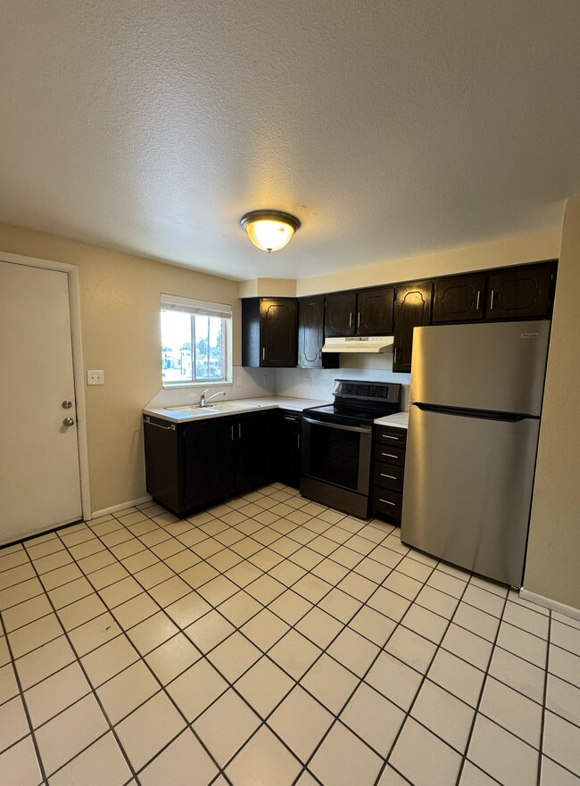 Building Photo - South 520 Fourplex