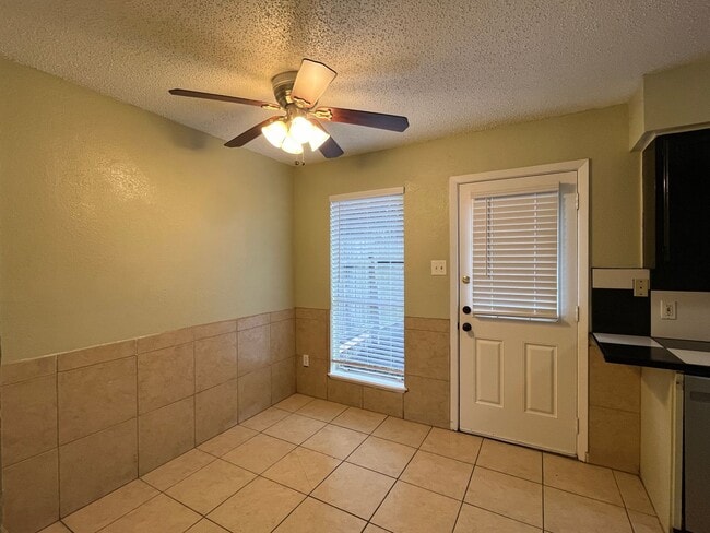 Building Photo - Southside Townhome
