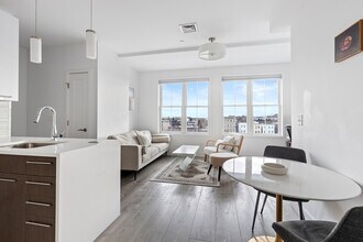 Building Photo - 70 S Bremen St