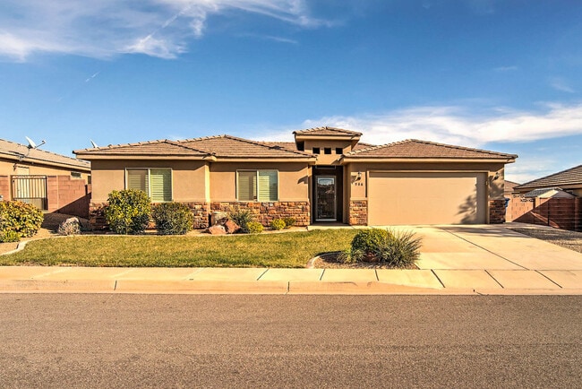 Primary Photo - 3 bed 2 bath home with fully-fenced yard