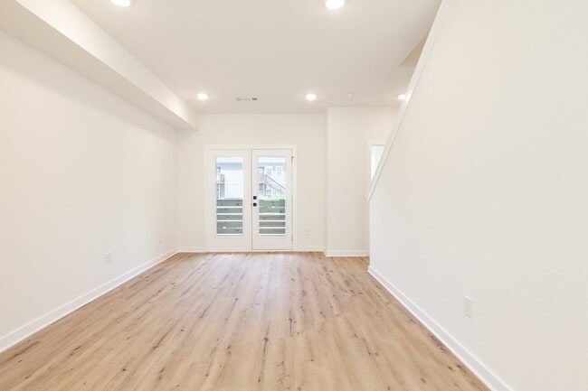 Building Photo - Newly Constructed 3/3.5 located in Chosewood Park!