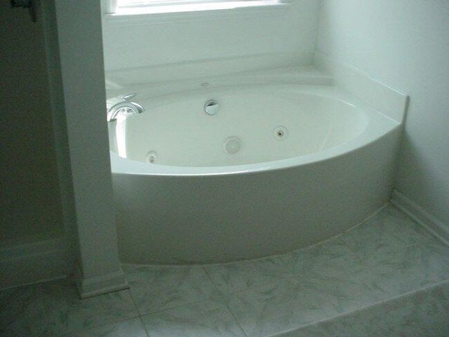 Building Photo - 6 Remmington Rd