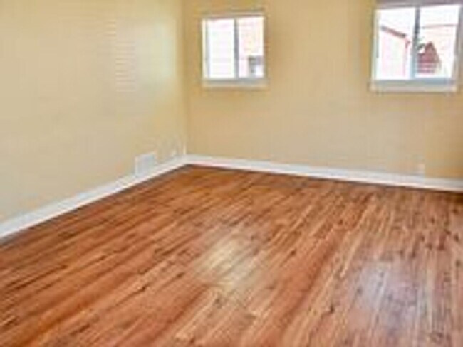 Building Photo - 966 S 200 E St