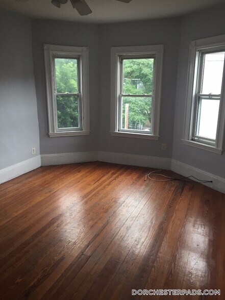 Building Photo - 10 Wave Ave