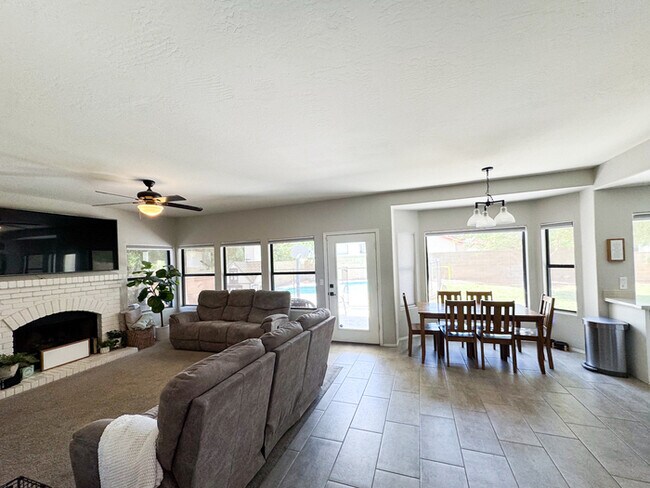 Building Photo - Marshall Ranch Five Bedroom