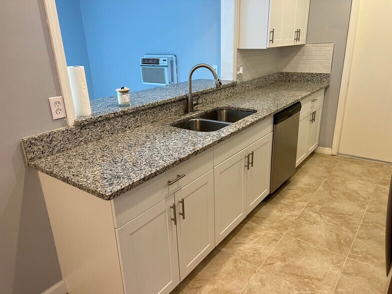 Kitchen - 431 NW Fairfax Ave