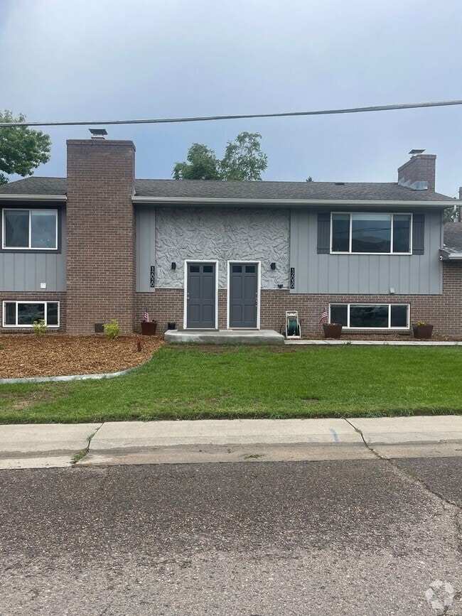 Building Photo - 1/2 Duplex in the very desirable West Arva...