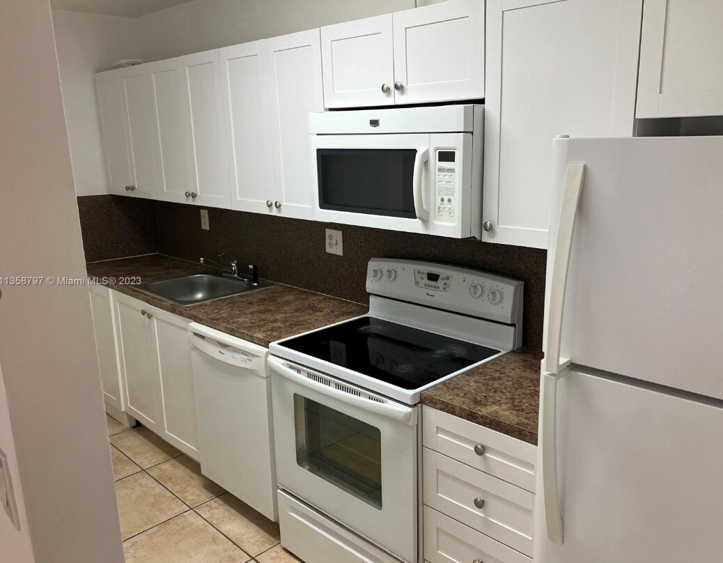Building Photo - 4350 NW 79th Ave