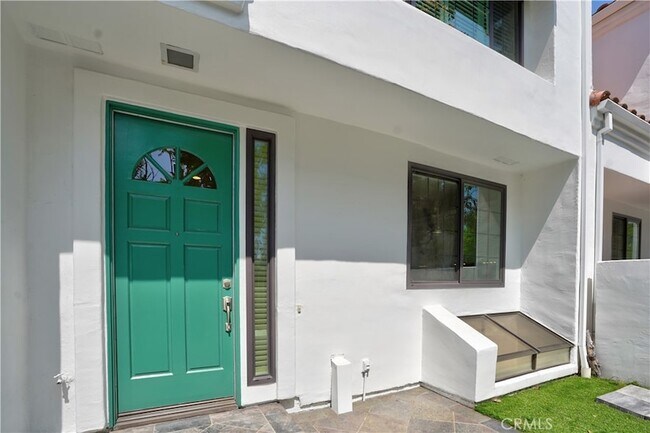 Building Photo - 7401 Seabluff Dr