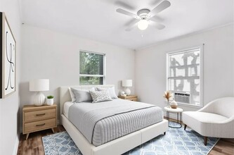 Building Photo - Charming 2 Bed / 1 Bath Duplex with Backyard