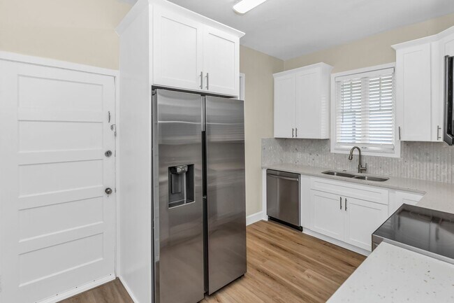 Building Photo - 3/2 single family home in Historic Eola Heights district!