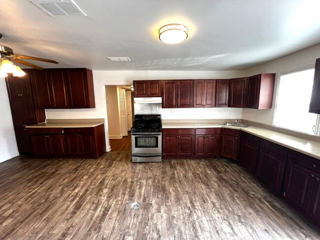 Building Photo - 314 E 138th St