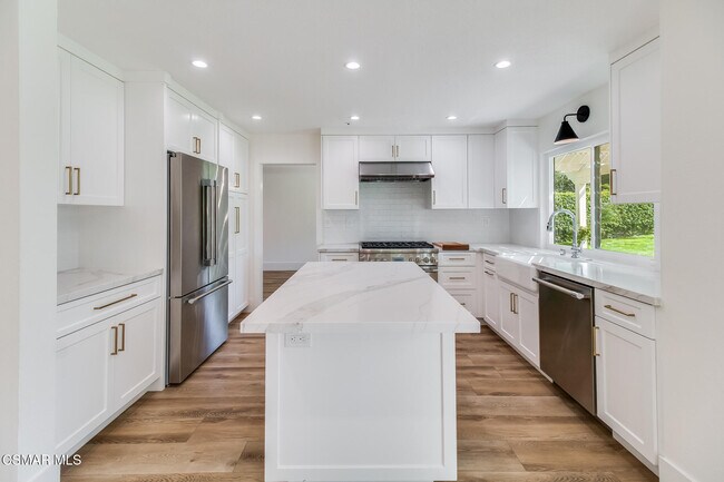 Building Photo - 6823 Castle Peak Dr