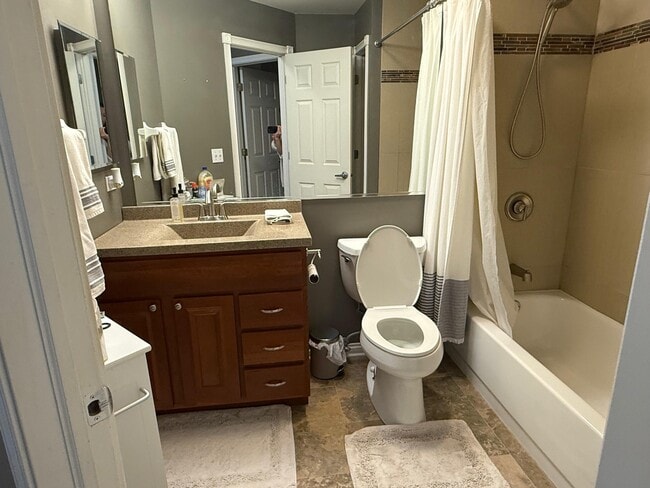 Building Photo - 160 Crescent Ln