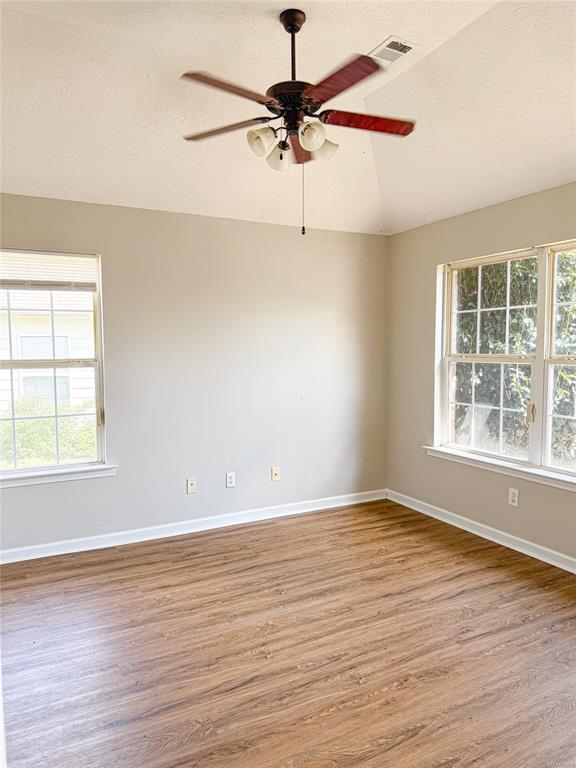 Building Photo - 627 Linden Ln