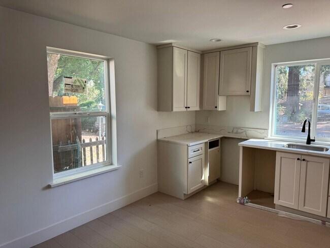 Building Photo - 3905 1st Ave