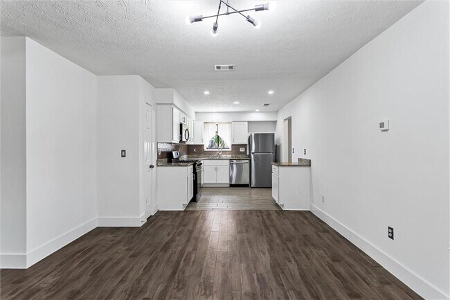 Building Photo - 140 Grayland Creek Dr