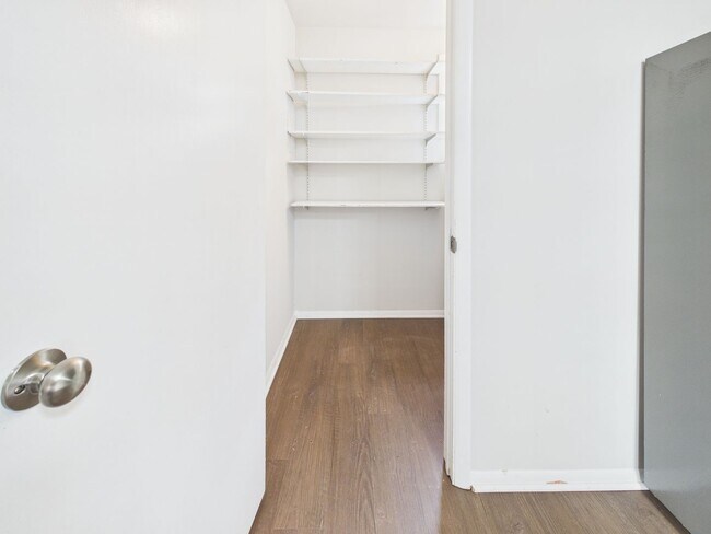 Building Photo - 2400 Beck Dr
