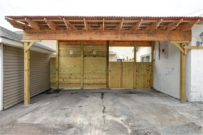 Building Photo - 5923 General Haig St