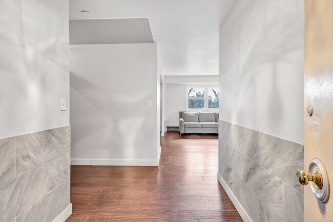 Building Photo - 25 Cartright St