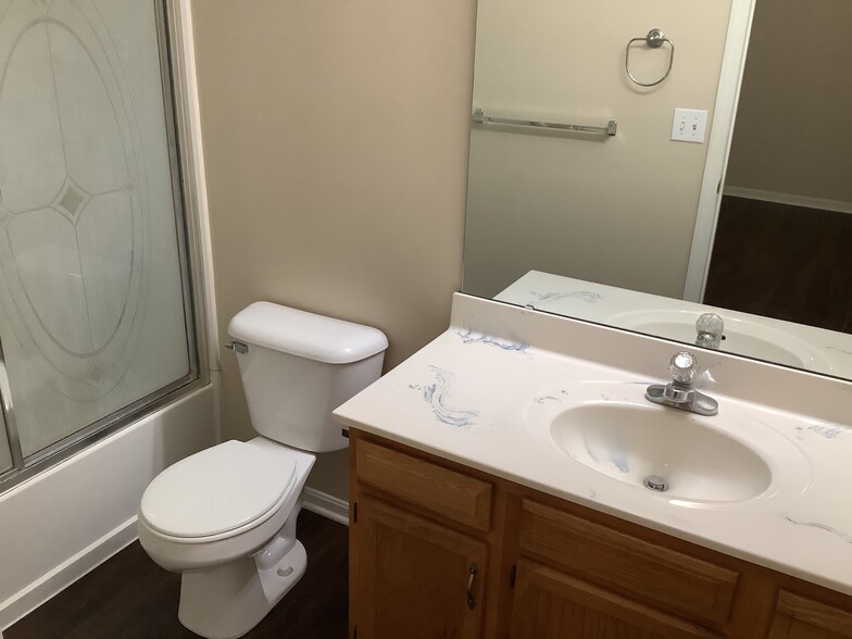 Building Photo - 557 Whispering Pines Pl