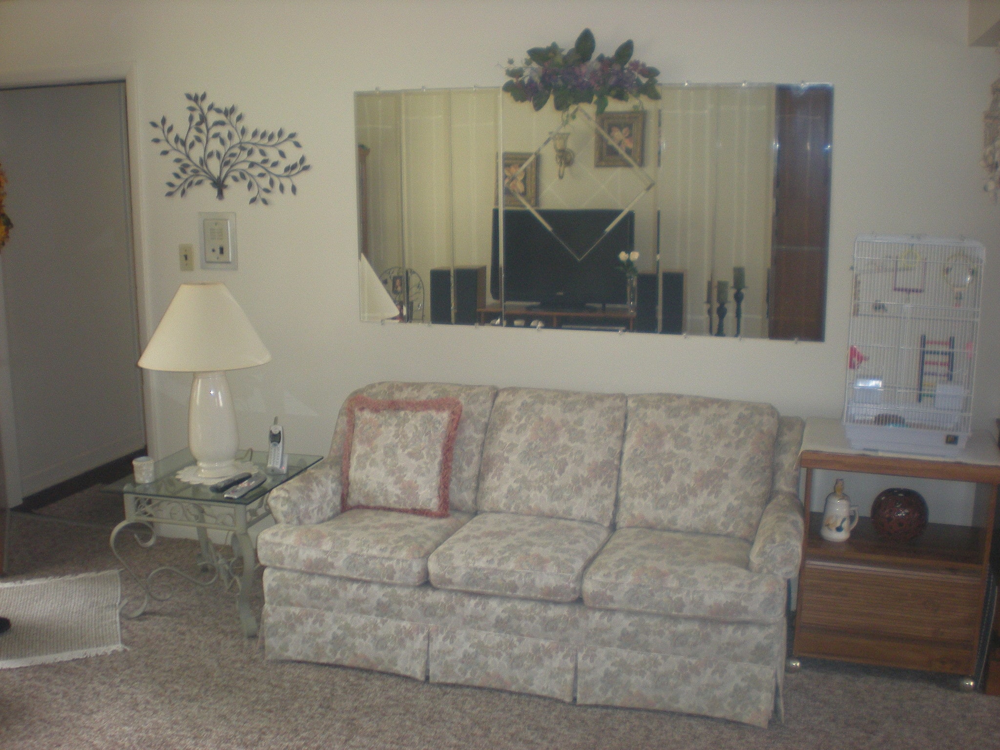 LIVING RM - 7146 Harding St