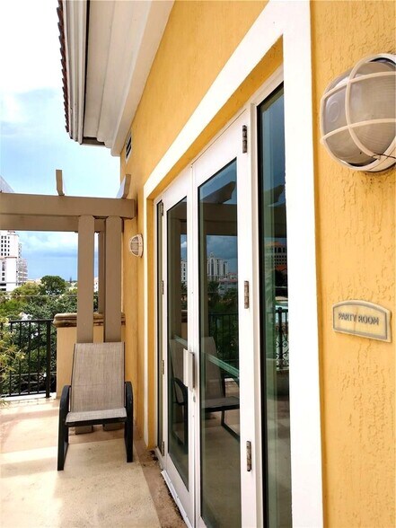 Building Photo - 1627 SW 37th Ave