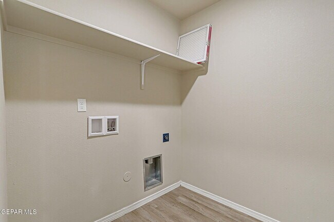 Building Photo - 14321 Paraiso Dr