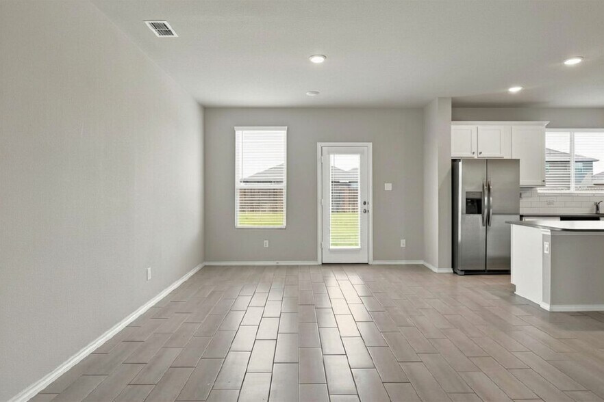Building Photo - 944 Ravenwood Ln