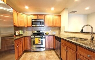 Building Photo - 114 Wyllis Ave