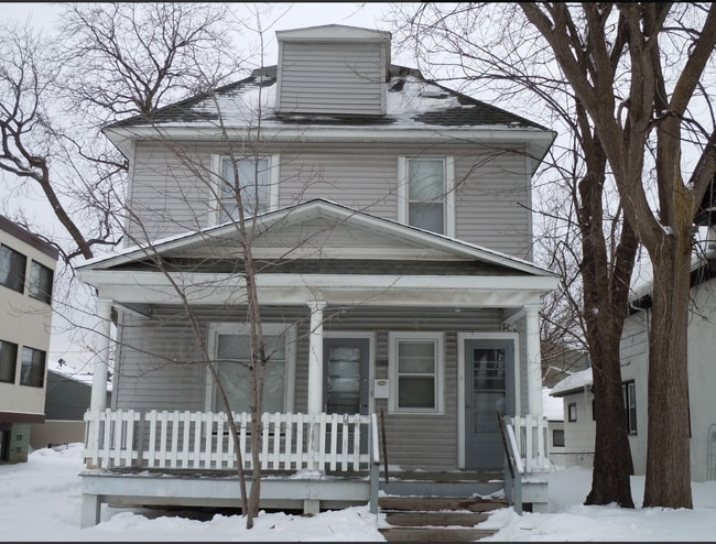 Building Photo - 1025 12th Ave SE