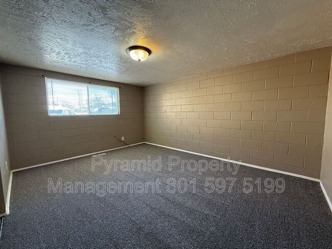 Building Photo - 805 S Cheyenne St