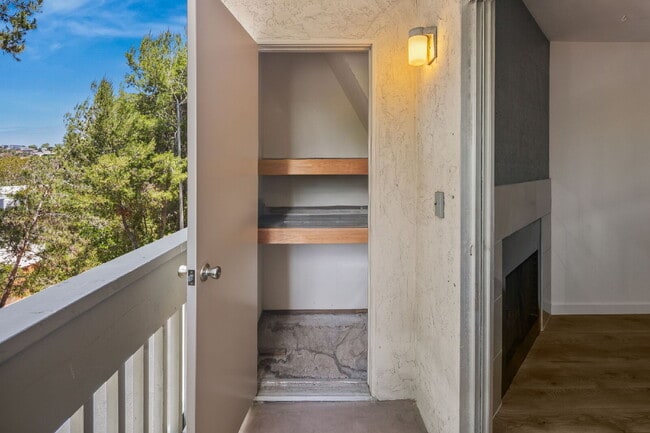 Building Photo - Welcome to your serene 3 BR 2.5 BA Townhome in College Park, San Diego!