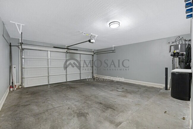 Building Photo - 5626 S 21st Pl