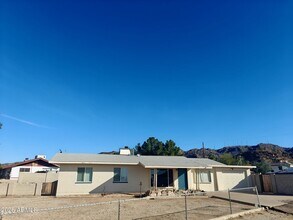 Building Photo - 251 W Buist Ave