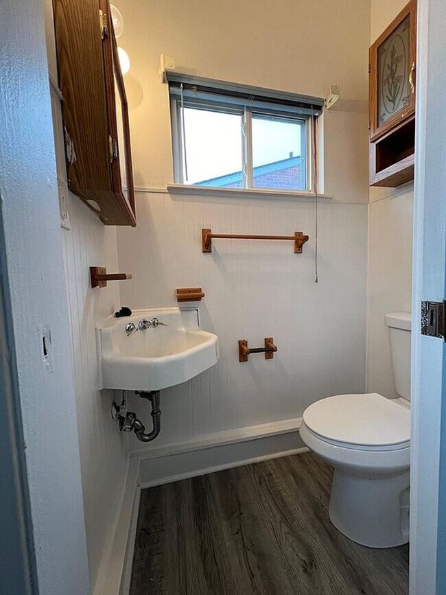 Building Photo - Move-In Ready 3 Bedroom, 1.5 Bathroom Home in Westland