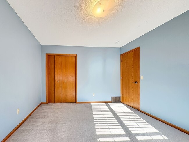 Building Photo - 1839 Valley Ridge Trail S
