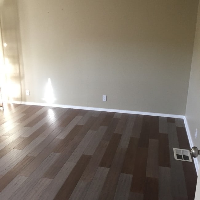 Building Photo - 200 Free Rein