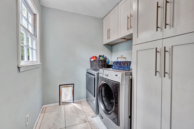 First floor laundry - 4250 Edgewater Ct NW