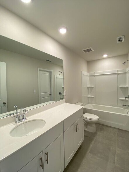 Building Photo - 151 Cedar Ln