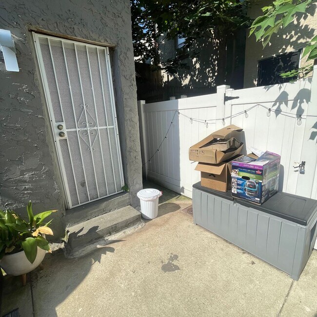 Building Photo - Unique&Updated Point Breeze Row home with ...
